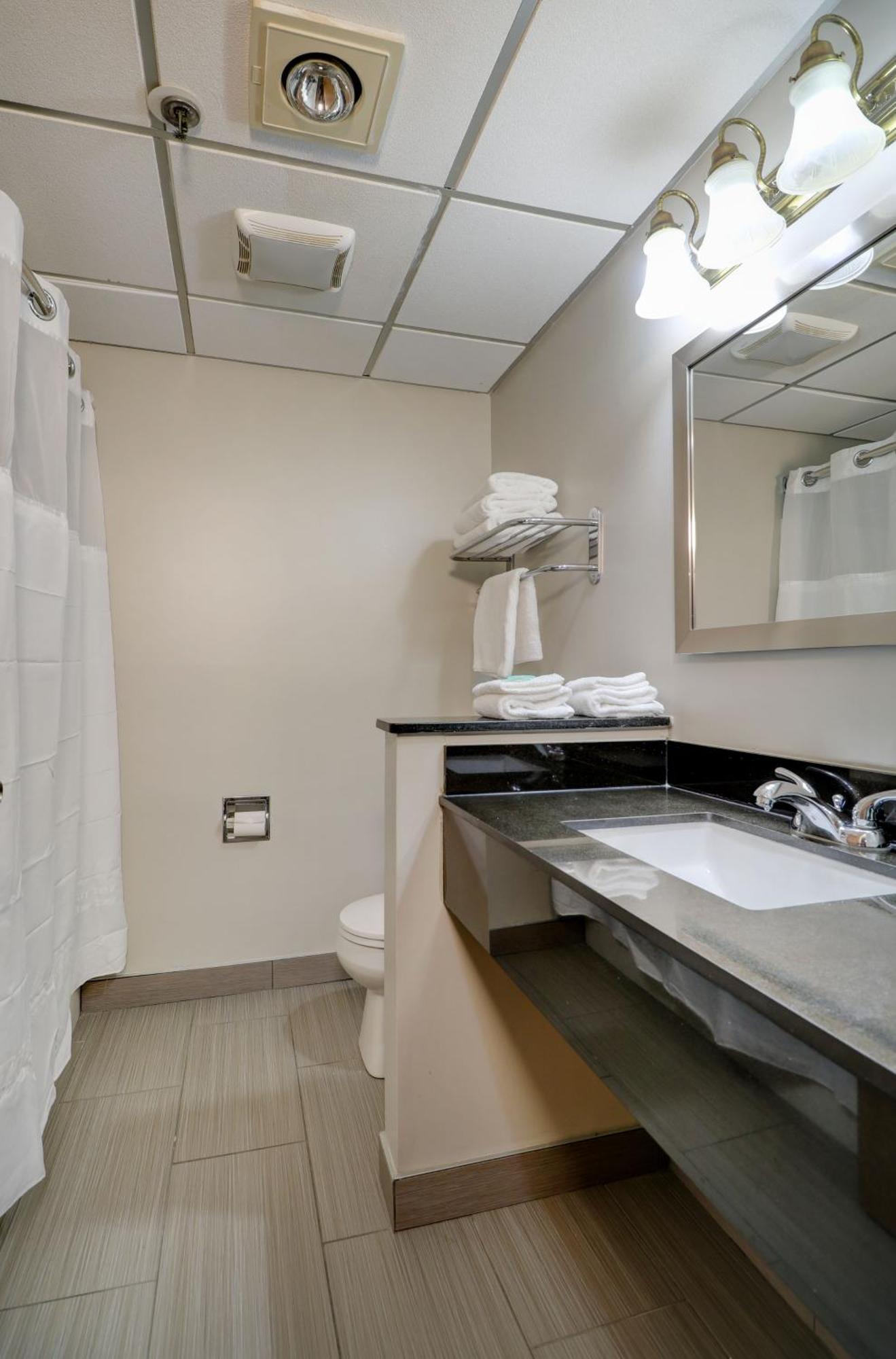 Anchorage Inn And Suites Портсмут Экстерьер фото